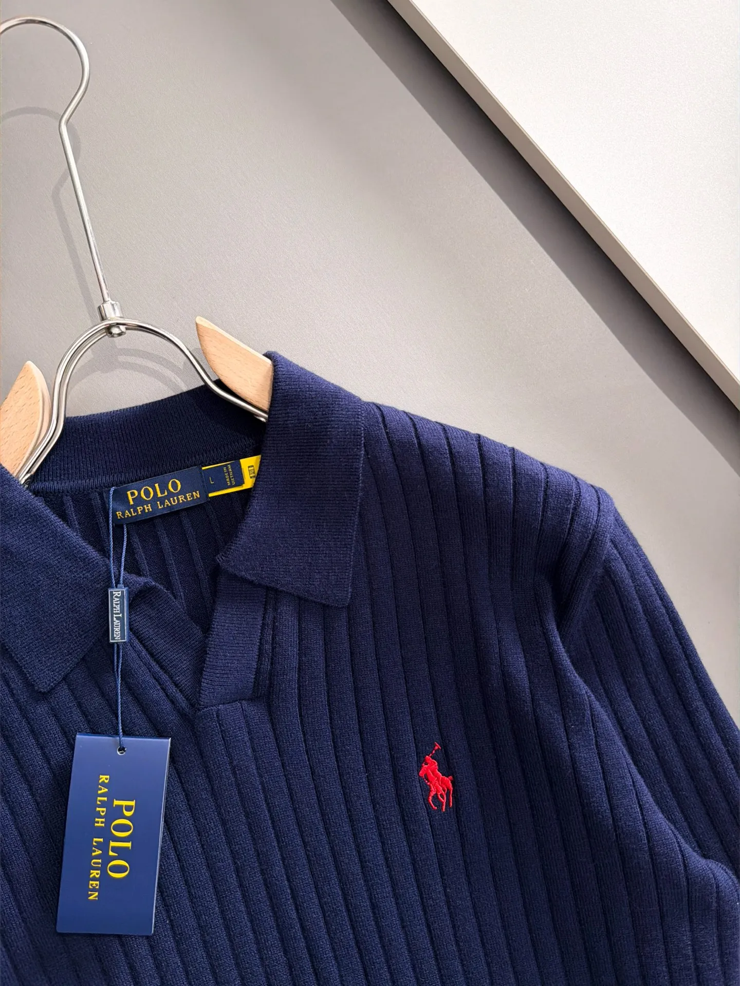 🛫🛫🛫High version Ralph Lauren 2026 autumn and winter New Arrival cardigan! High-quality imported fabrics and high-density knitting, Versatile sweaters are so handsome! Logo! More durable and less deformable. The counter version is a must-have for daily commuting. Light luxury. Premium products are simple, fashionable and elegant. Simple Versatile style does not look picky on the upper body. The upper body is stylish but not tight. Suitable for travel, leisure and other types of party occasions. Simple, neat and uncomplicated. Impeccable details. The design concept of brand elements embodies high quality. It feels delicate and soft and can be easily held in various styles. Classic fashion clothing, which is sought after every year, has become popular all over the world! ​Sizes:M-3XL